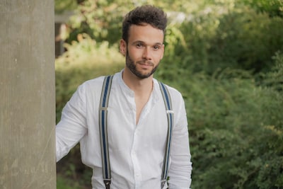 Maarten (30) blaast stof van vergeten Zeeuwse componist Danckerts en laat kinderen meegenieten