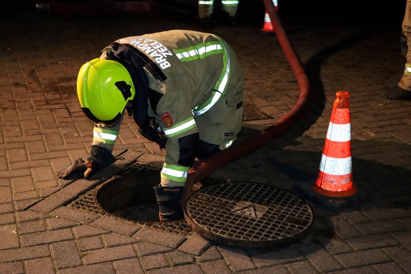 Raadselachtige ‘lijmlucht’ uit riool teistert wijk in Zierikzee | Regio ...