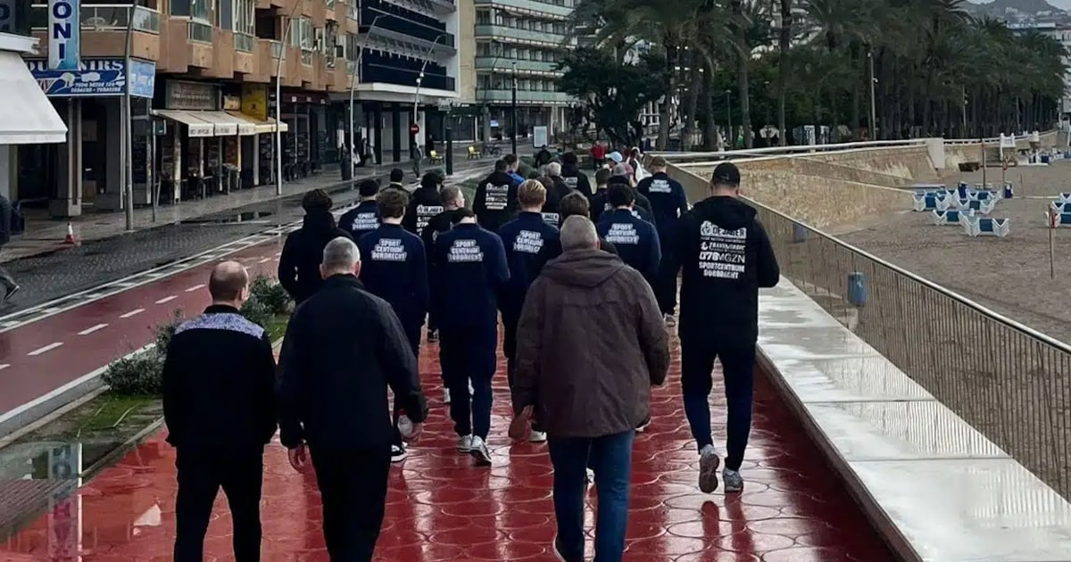 Hoe Oranje Wit mét natte onderbroeken, gemiste colleges en twee vluchten toch samen thuiskwam