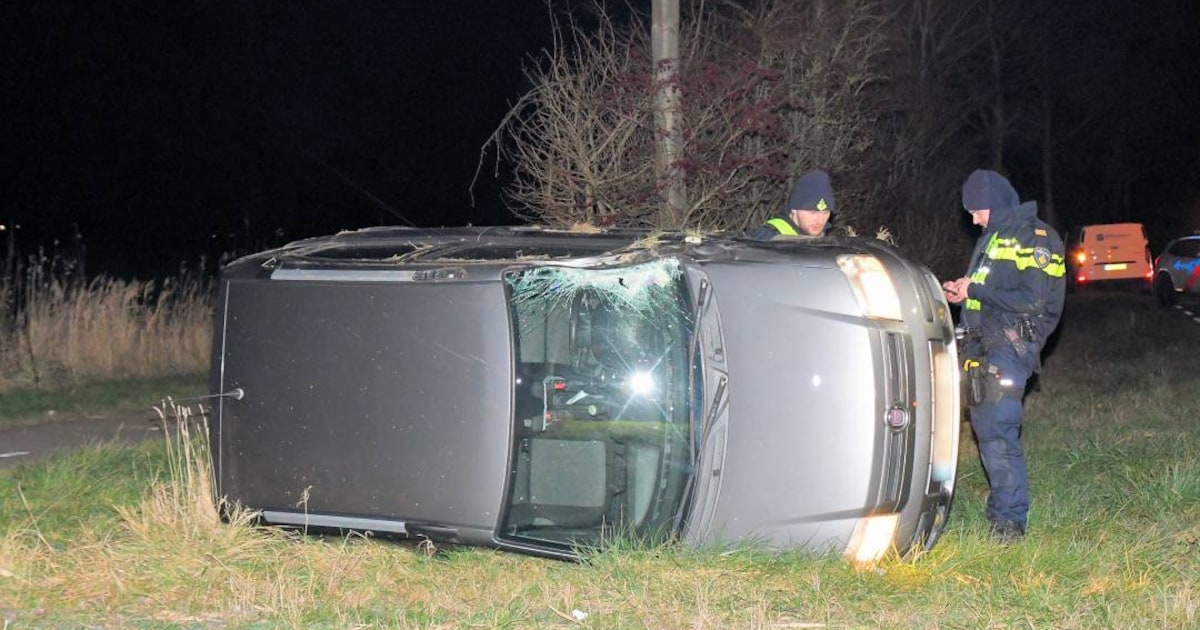 Auto gekanteld na glijpartij in Grijpskerke