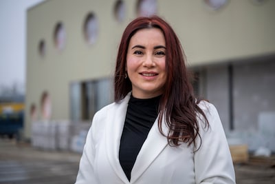 Shamiran groeide op in asielzoekercentra, maar heeft nu leven waar ze van droomde: ‘Zou in Armenië nooit zijn gelukt’