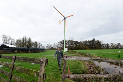 Kleine windmolens mogen twee meter hoger worden, tegenstanders vrezen dat Zeeland wordt overspoeld