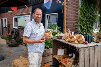Waarom Zeeland ineens vol staat met fruitstalletjes langs de weg: ‘Veel lekkerder dan in de supermarkt’