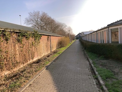 Kinderen vinden telefoon met tekst ‘spring op mij’: scholen en voetbalclub slaan alarm om onbekende man