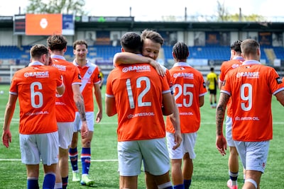 Dit zijn de uitslagen, doelpuntenmakers en wedstrijdverslagen van het amateurvoetbal op zondag