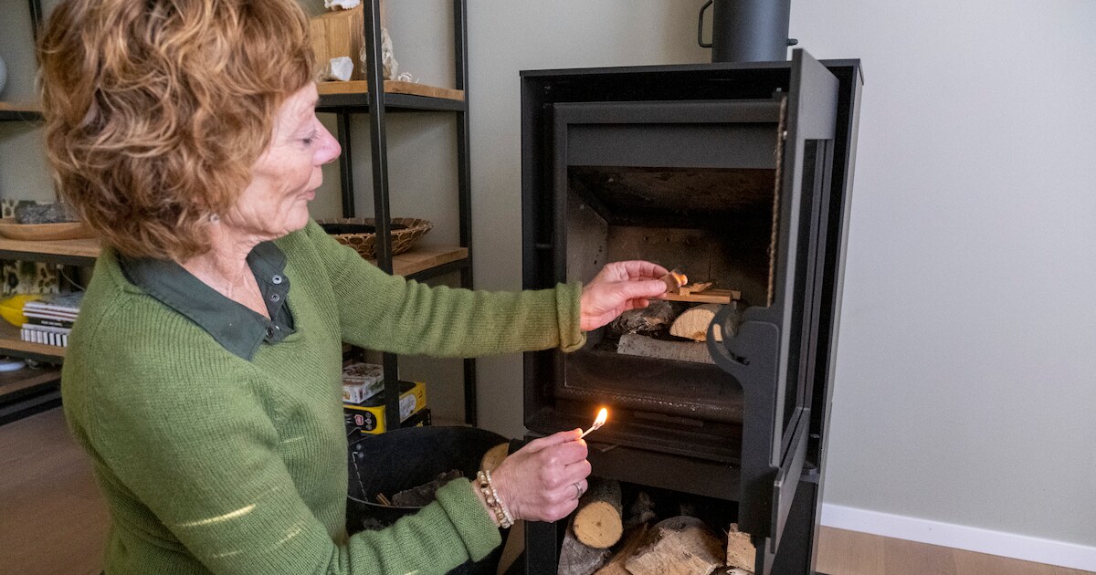 Bij de schoorsteenveger rookt de schoorsteen: ‘Door de hoge gasprijs gaan mensen weer hout stoken’