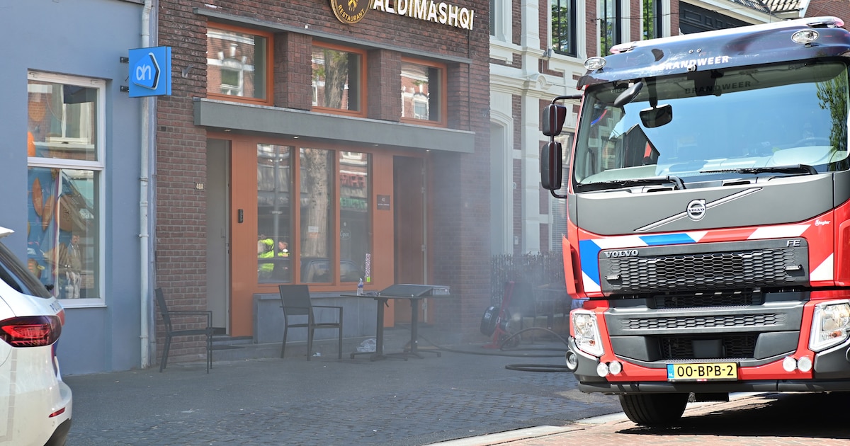 Flinke rookontwikkeling door brand bij restaurant in Breda, twee personen gecheckt in ambulance
