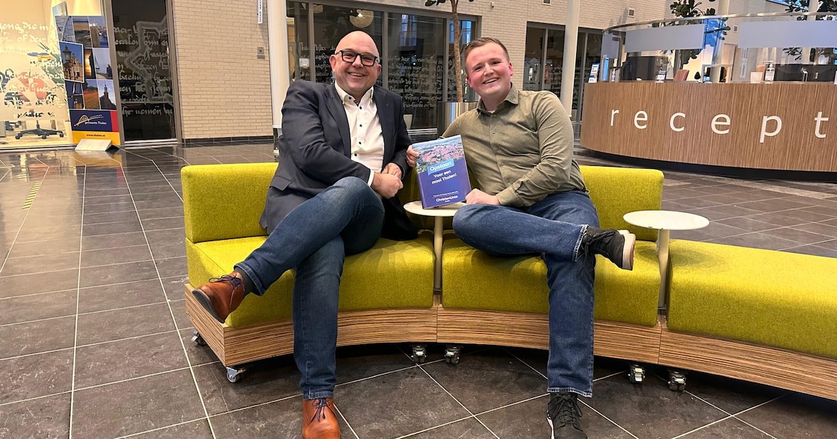 Al op zijn tiende ging Luuk (23) met zijn kuif in de gel op campagne, nu staat hij samen met zijn va