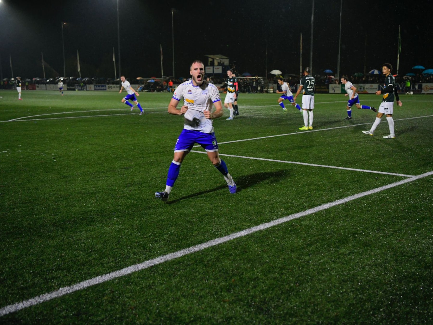 LEES TERUG Din Sula bezorgt Hoek heroïsche bekerzege op FC Eindhoven, na verlenging wint de ploeg met 3-2