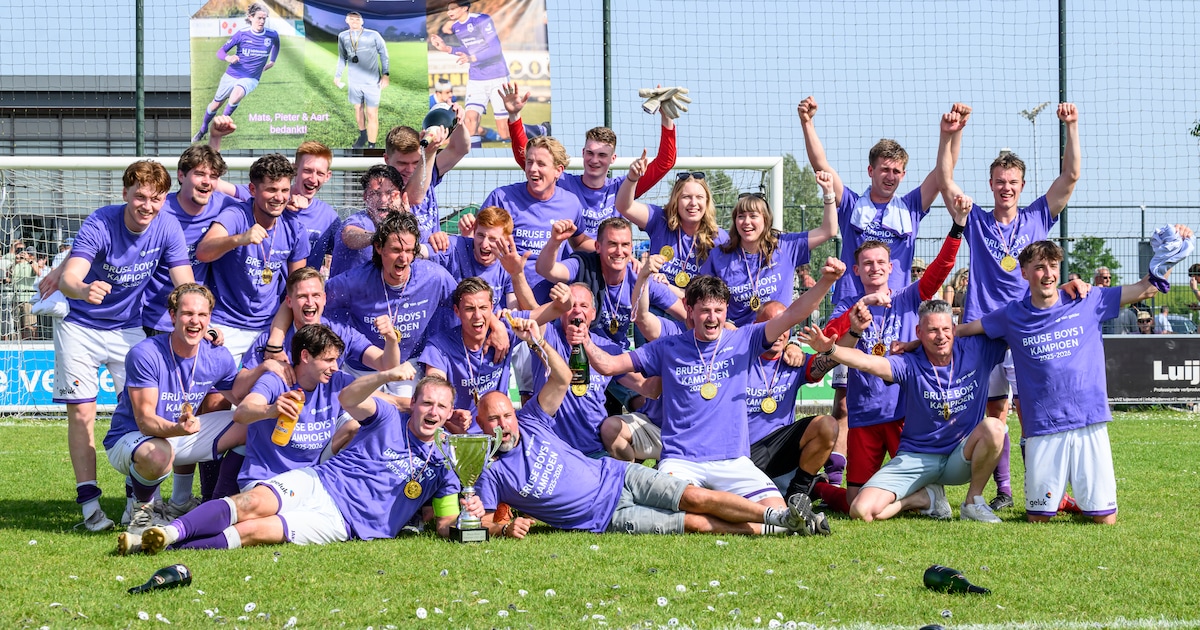 Bruse Boys zet eindelijk de kroon op het werk: kampioen van de derde klasse