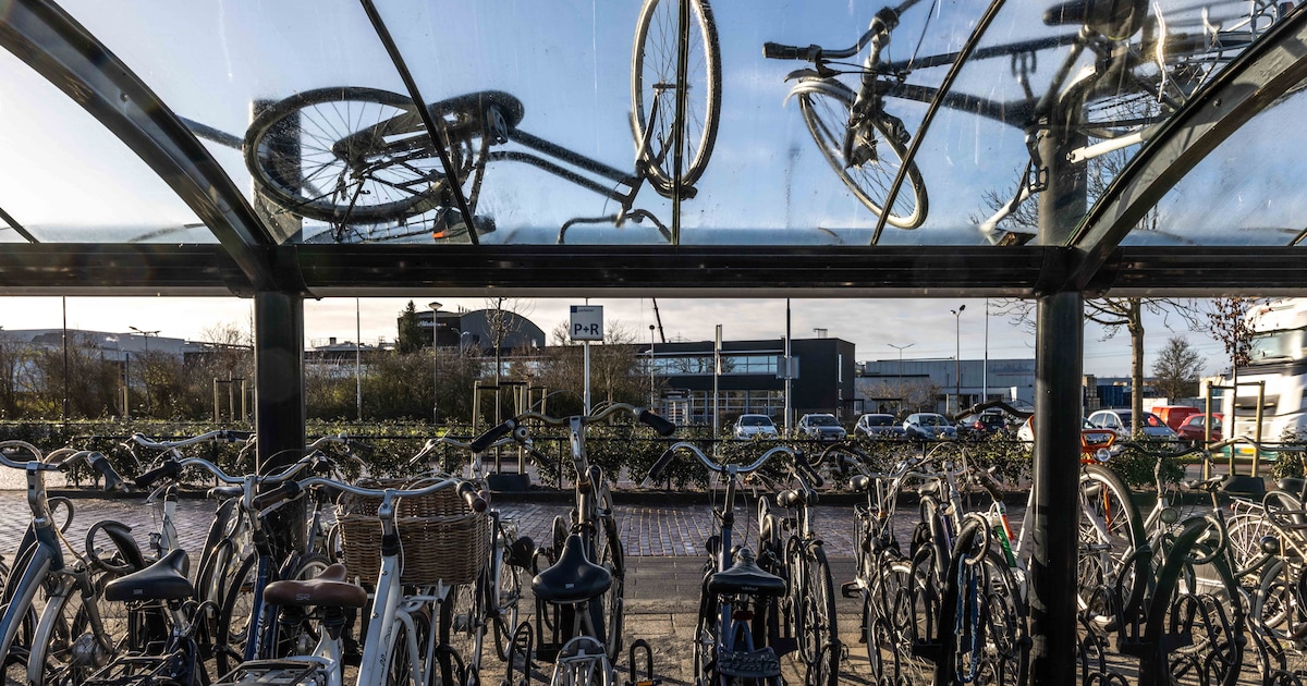 Waarom de fietsenstalling bij Kruiningen-Yerseke een puinhoop is en Kapelle wél netjes blijft