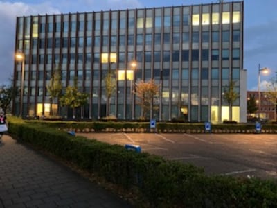 Waarom brandt het licht de hele nacht, vraagt Peter uit Goes zich af