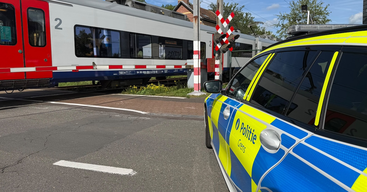 Nog altijd mensen die onder gesloten slagbomen door gaan in Kalmthout en Essen: politie schroeft con