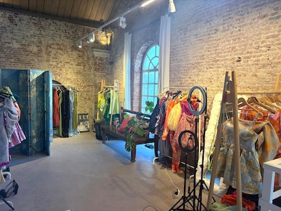 Kerst zonder stress: hier in Bergen huur je een feestelijke kerstjurk