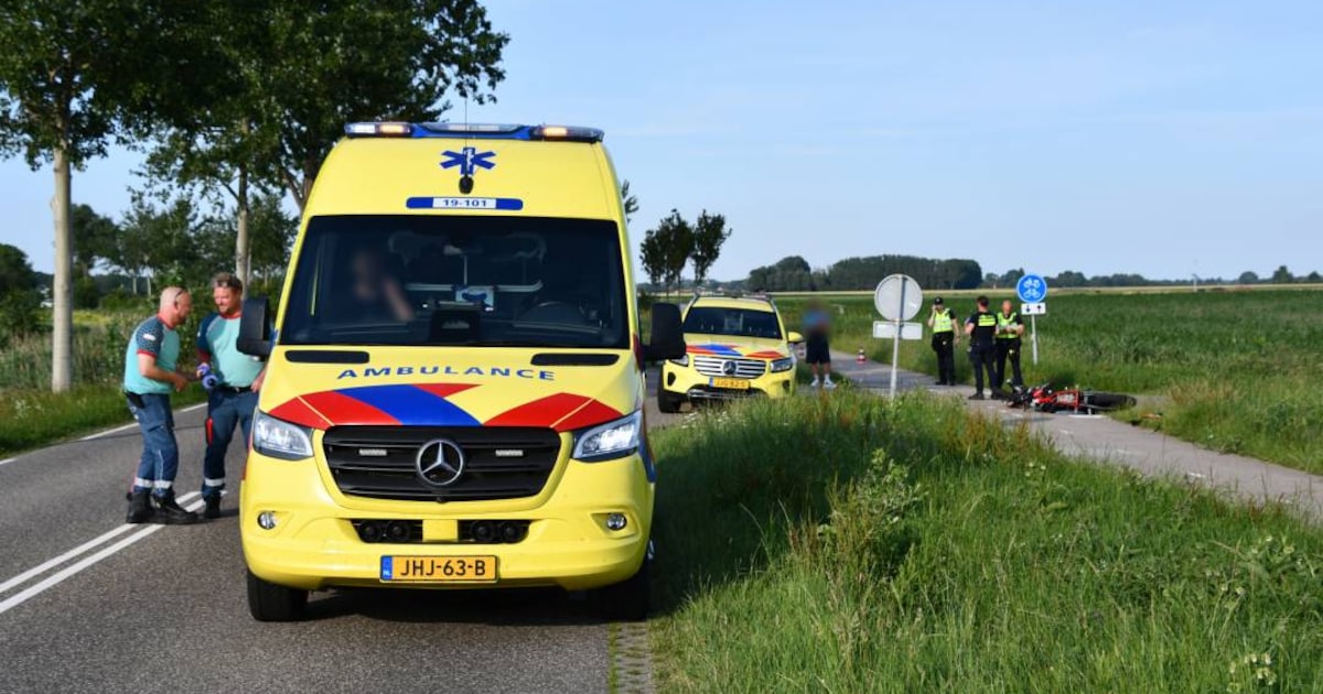 Bromfietser gewond na botsing aan Zandvoortseweg in Grijpskerke, meegenomen met traumahelikopter
