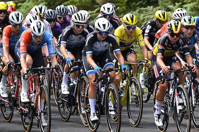 LIVE Tour de France Femmes | Geletruidrager Le Court keert terug bij favorieten, Française ontsnapt op beklimming