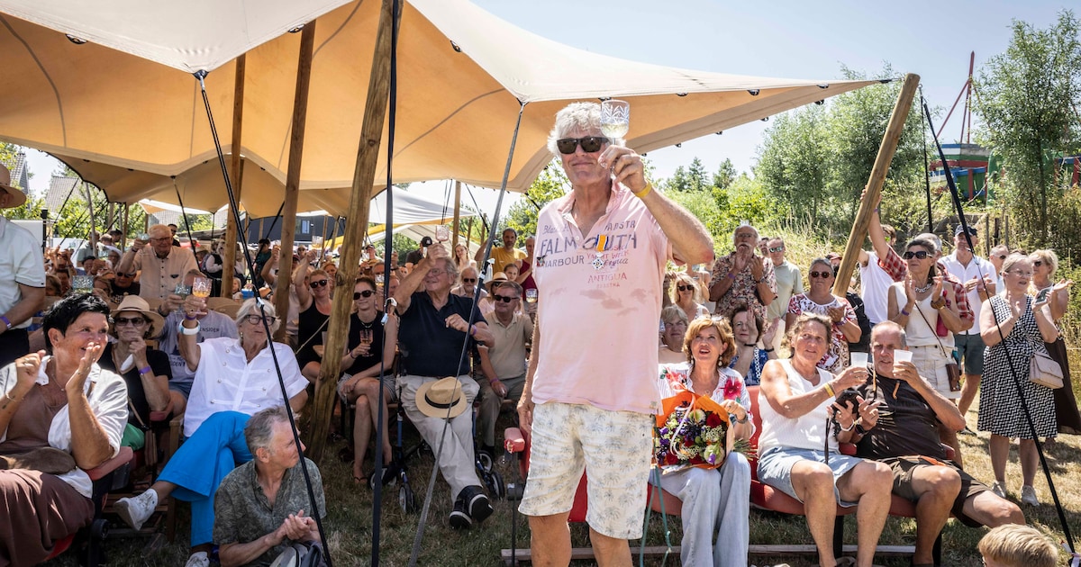 ‘Zoeken jullie nog een vrijwilliger? Hier is-ie’: ‘oneindige actieveling’ Rob Bakker geridderd