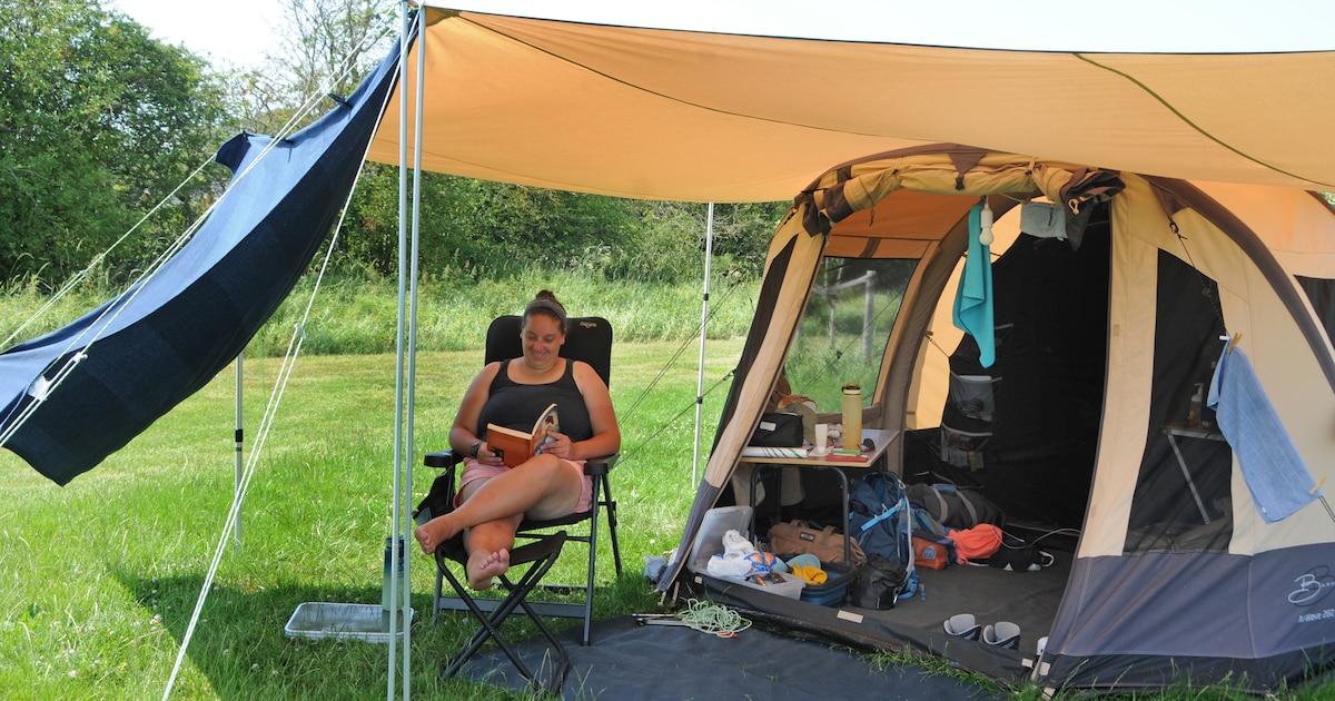 Single Janine (33) kiest voor een adults-only camping: ‘Ik zou gek worden van kinderen om mij heen’