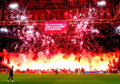 https://images.pzc.nl/MGMxMDY5NDAwMTY4OGZjMzQ0MWUvZGlvLzI2NjEzMzQ4Mi9maXQtd2lkdGgvNDAw/the-game-is-canceled-after-fireworks-in-the-stadium-during-the-match-between-afc-ajax-amsterdam-and-fc-groningen-at-the-johan-cruijff-arena-for-the-dutch-vriendenloterij-eredivisie-season-2025-2026-in-amsterdam-netherlands-on-november-30-2025-photo-by-peter-lous-eye4images-nurphoto-via-getty-images