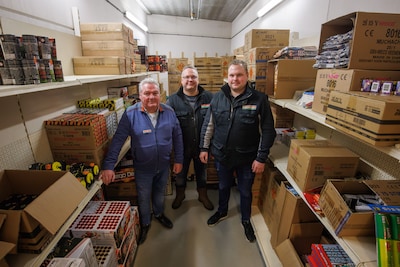 Vuurwerkhandelaren balen van massale ‘nee’ van gemeenten, maar Peter denkt niet aan stoppen: ‘Gaan het niet loslaten’