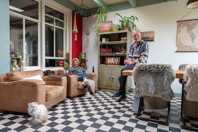 Jacky en Jacqueline wonen in een huis van bijna honderd jaar oud