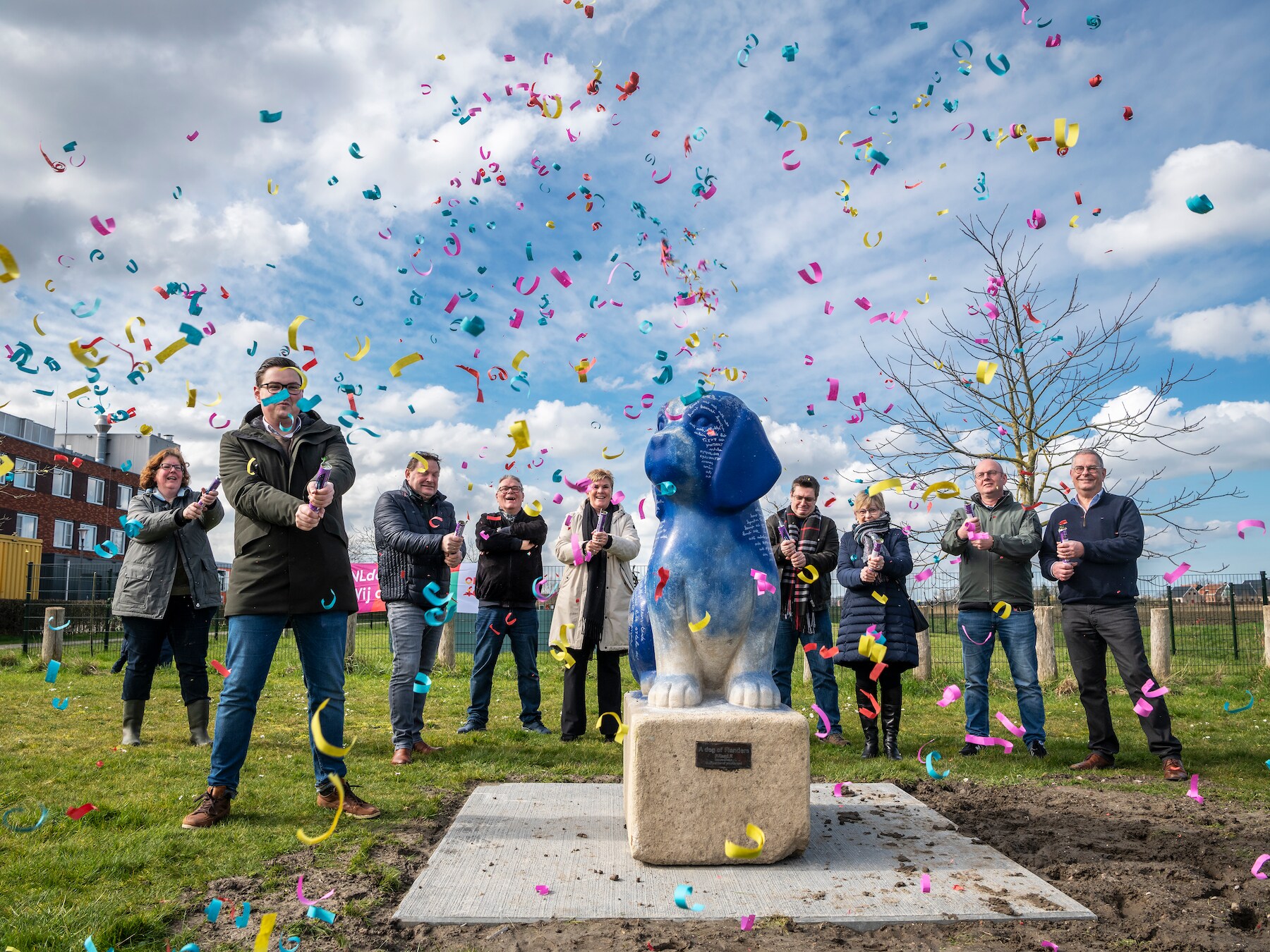 Feestelijke ‘hondhulling’; kunstwerk A Dog of Flanders prijkt nu in Zaamslag