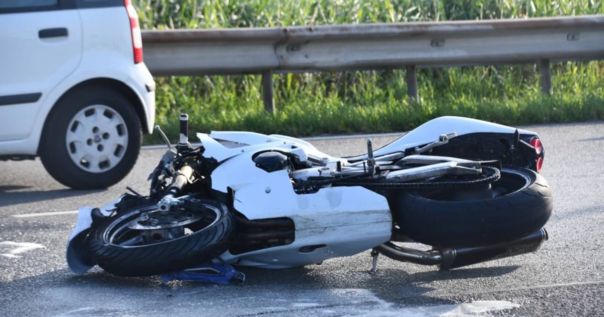 Motorrijder gewond geraakt bij ongeval in Oud-Vossemeer.