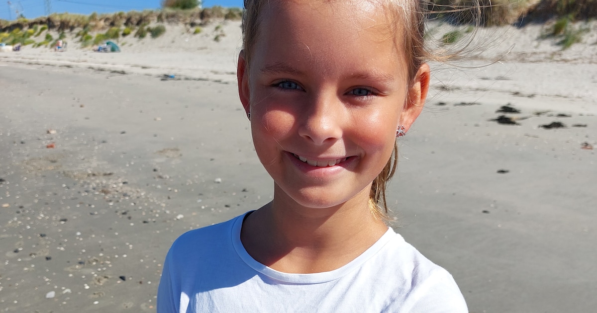 MIJN FOTO | Lotte (9) vindt enorme haaientand op het Kalootstrand | Van ...