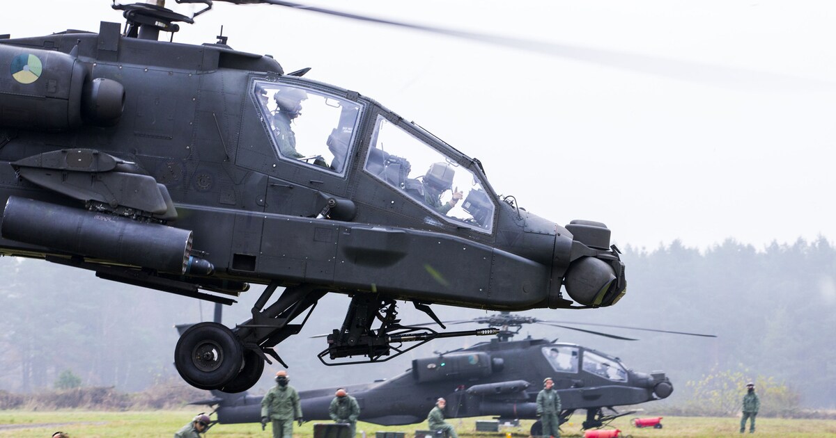 Weer voorzorgslanding Apache-heli in weiland
