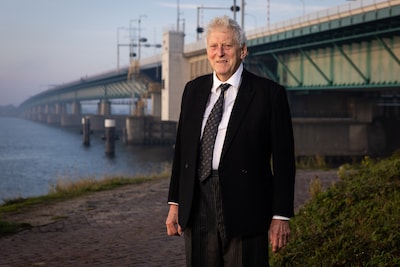Wim is een ‘overkanter’, maar vertelt de mooiste verhalen over Flakkee: ‘We willen hier nooit meer weg’