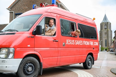 ‘Surfbus die ook dienst doet als evangelisatie-auto’: ‘Je wo
