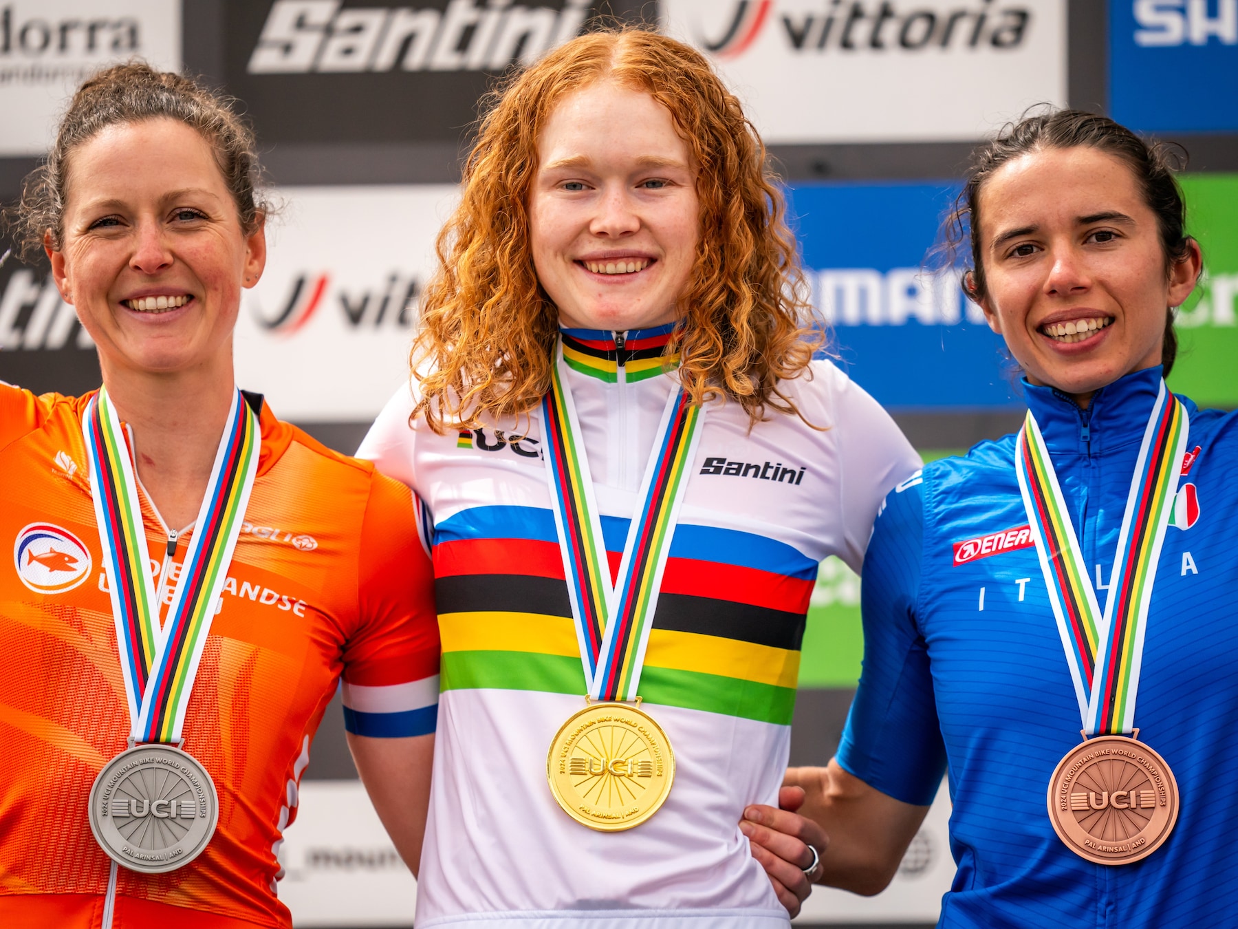 Zilver voor Anne Terpstra op WK mountainbike: ‘Toen ik de nummer twee zag rijden, wist ik dat medaille haalbaar was’