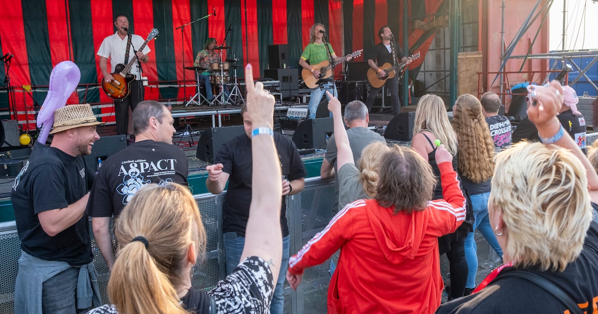 Festival Hrieps viert jubileum met ruim tienduizend bezoekers en volop feest, noodweer blijft uit