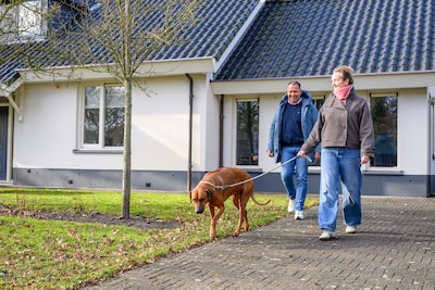 Na jaren op vakantie in Renesse, kochten Jelmer en Denise er hun droomwoning: ‘We wisten dat we hiervoor wilden gaan’