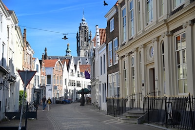 Middelburg wil uitgaansstraat veiliger maken met gastheren en gastvrouwen: ‘Zij moeten spanningen sussen’