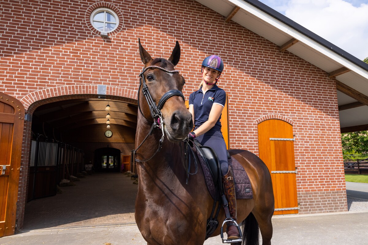 Drama voor Dinja van Liere uit Kapelle: fout van stagiair kost Nederlands  toppaard de Olympische Spelen | Olympische Spelen | PZC.nl