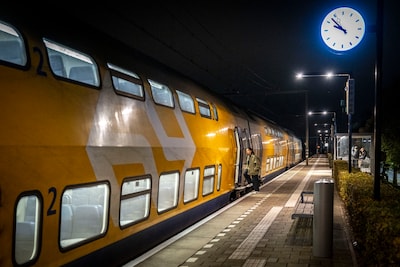 Intimidatie, vechtpartijen en geschreeuw: jongeren zorgen voor grimmige sfeer bij nachtelijke treinritten over Zeeuws spoor