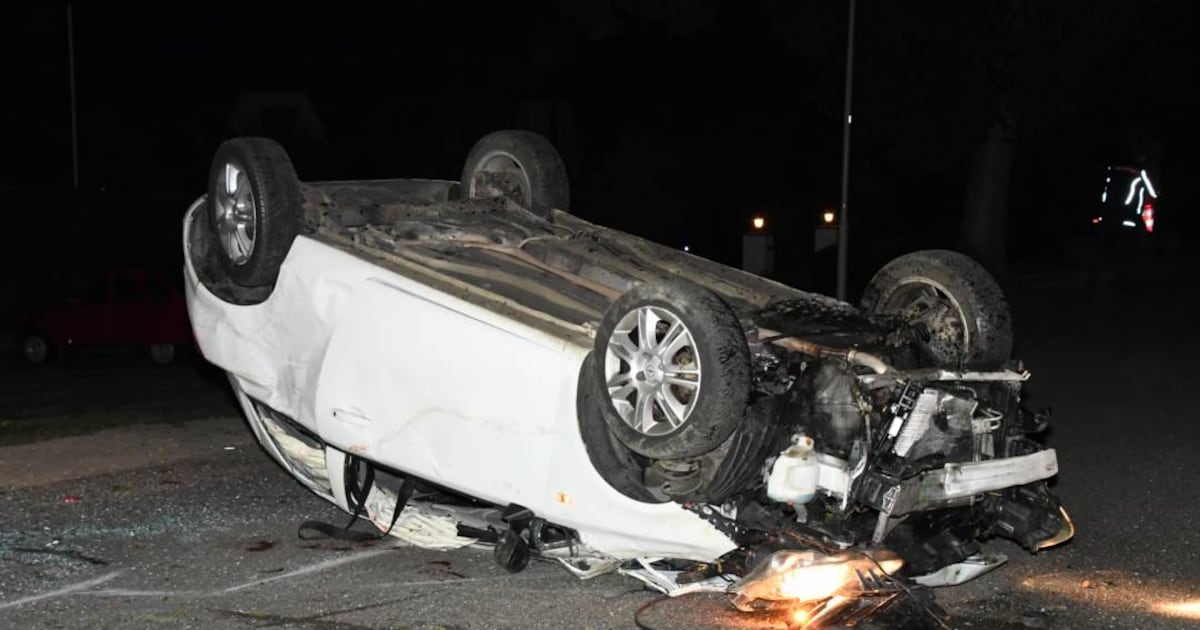 Auto slaat over de kop bij ernstig ongeval in Almelo.