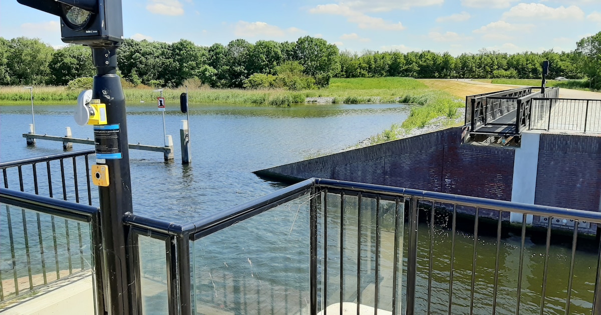 Waterschap test keermiddel in haven Tholen, rolbrug sluit tijdelijk