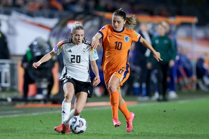 Daniëlle van de Donk haakt af voor duel Oranje Leeuwinnen in Schotland ...