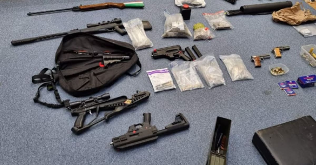 Vlissingse woning vol illegale munitie, bewoners aangehouden