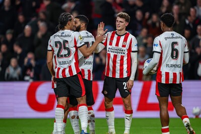 LIVE eredivisie | Gedeeld koploper PSV op bezoek bij nummer drie AZ