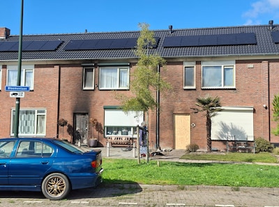 Twee explosies in Sint-Maartensdijk houden buurt in spanning: ‘De eerste was gewoon een vergissing’