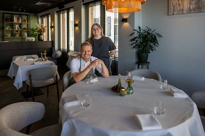 ‘Zo lekker krijg je ze nergens’: friet in ossenwit, vissoep en een dame blanche die de show steelt