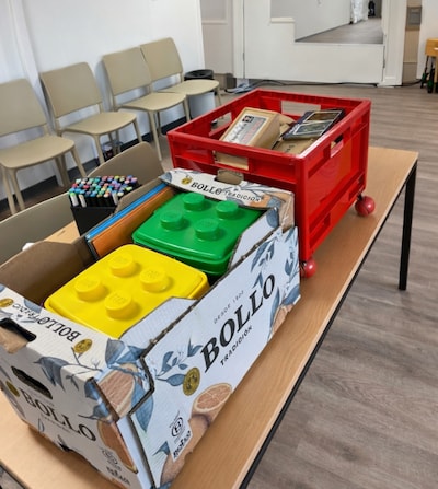 Speelgoed overhandigd aan 100 kinderen in noodopvang COA-locatie in Zierikzee