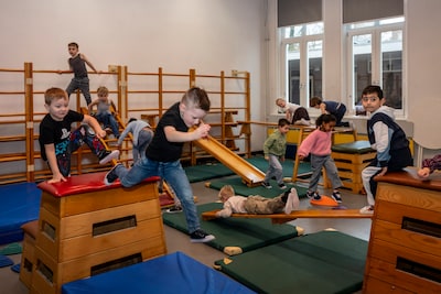 Bergse montessorischool wint 5000 euro voor nieuw speelplein: ‘Het loopt nu te veel door elkaar’