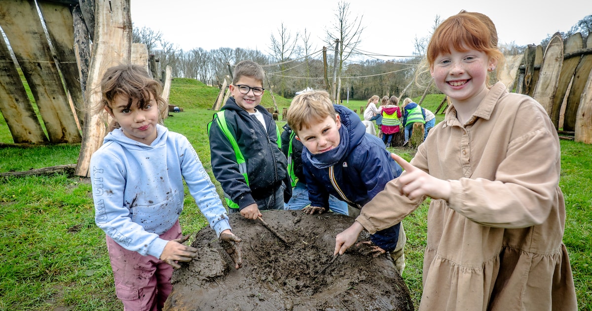 Kinderen van basisschool De Smalle testen nieuw speeldomein in Fort van Beieren uit