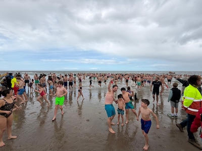 Het water in van 9,2 graden: Paasduik is trekker van jewelste