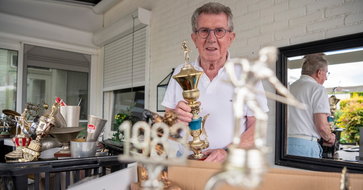 Met een auto vol bekers reed oud-topbiljarter Theo Platjouw op een zomerse dag naar de milieustraat
