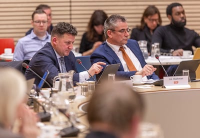 En dan slaat ineens de vlam in de pan in de Zeeuwse raadszaal: ‘Niveau van een kleuterschool’